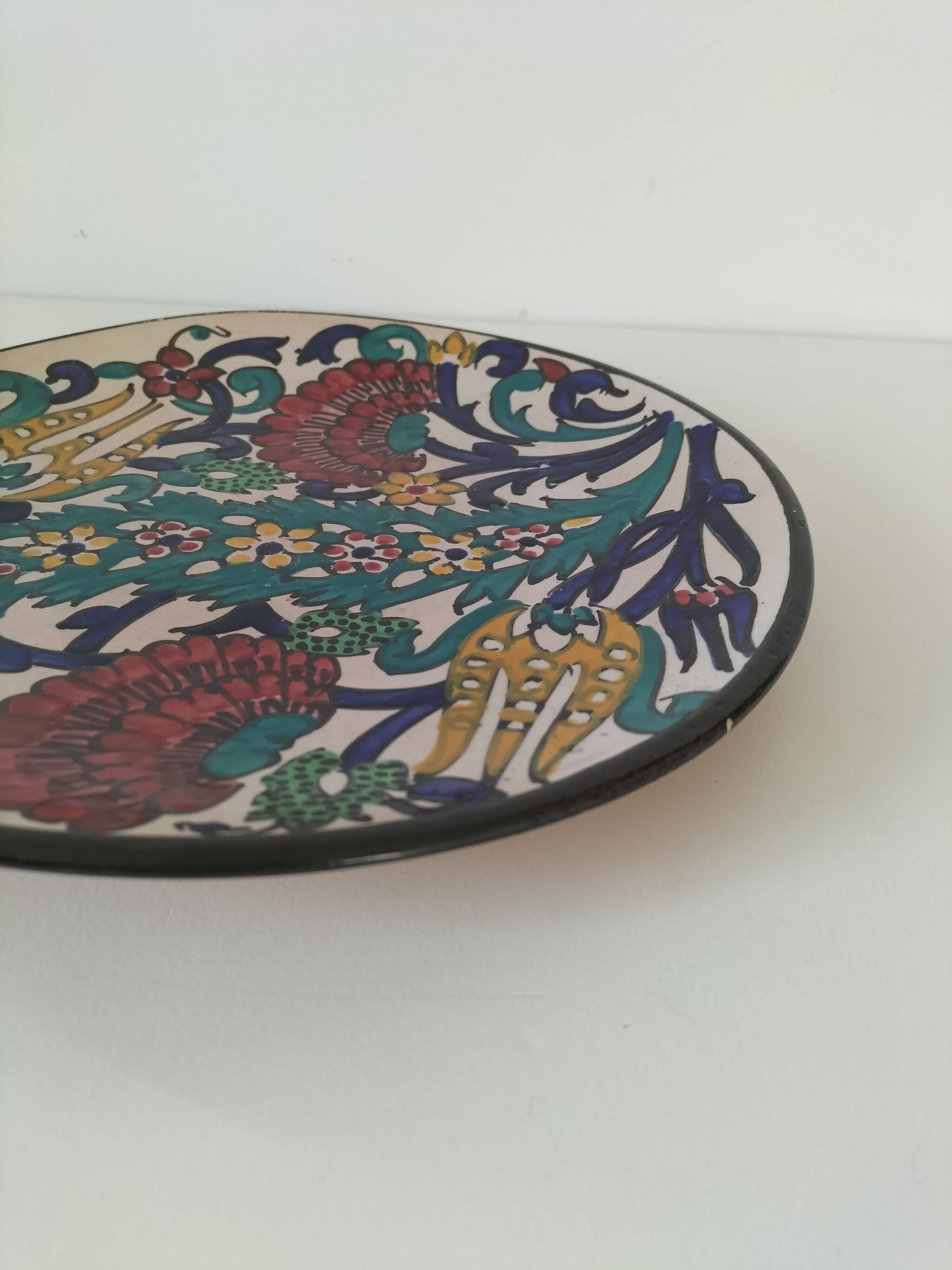Decorated ceramic plate