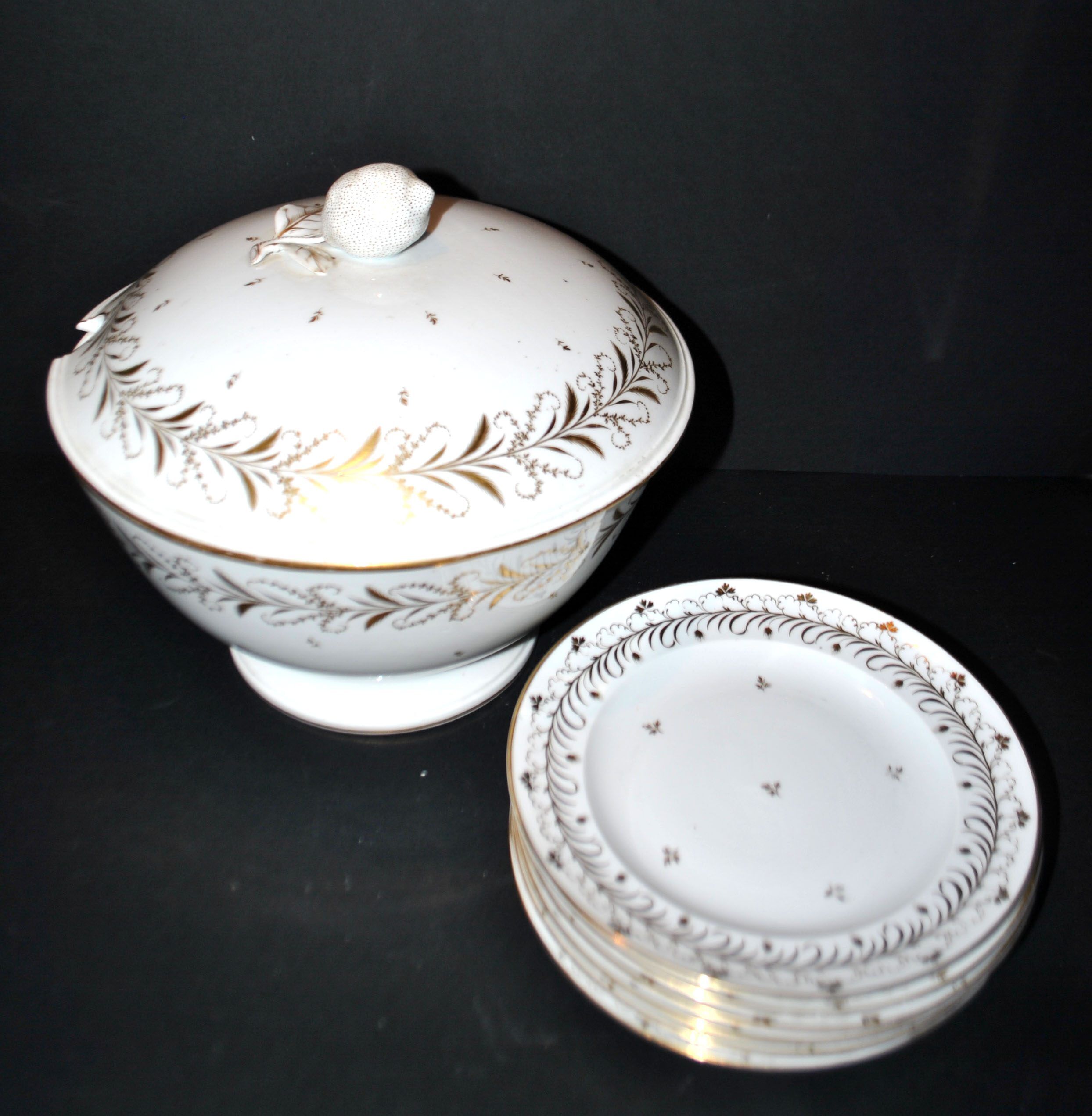 Niderviller set of 6 Empire plates and tureen in hard-paste porcelain with wheat decoration painted in gold, 1790