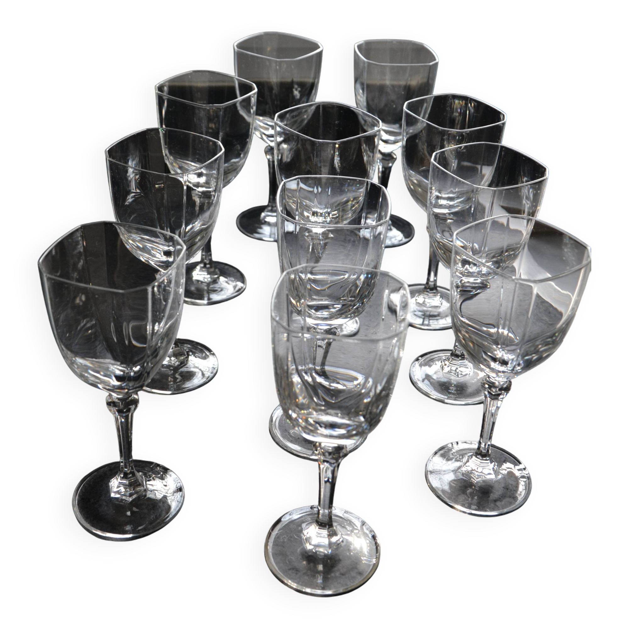 11 Arques crystal water glasses with an original square shape