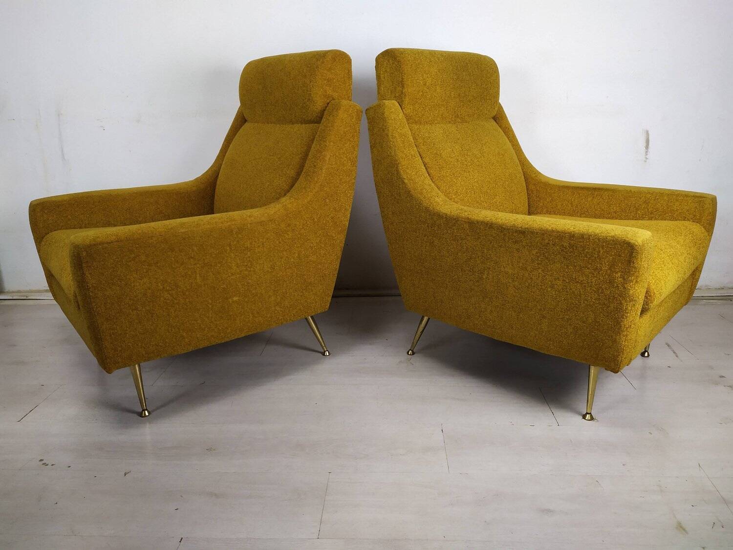 Fauteuils en velours moutarde, 1960