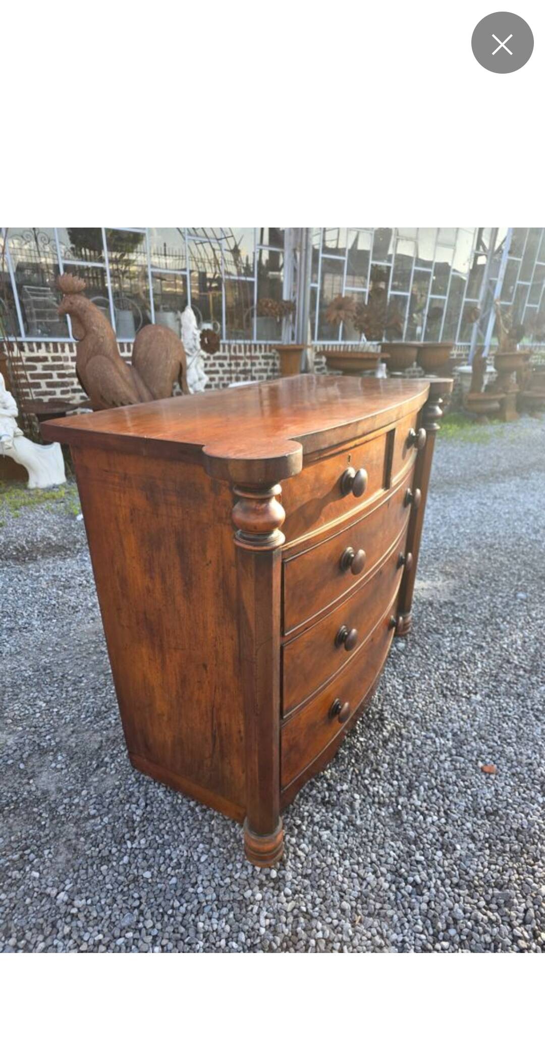 Commode galbée ancienne en acajou