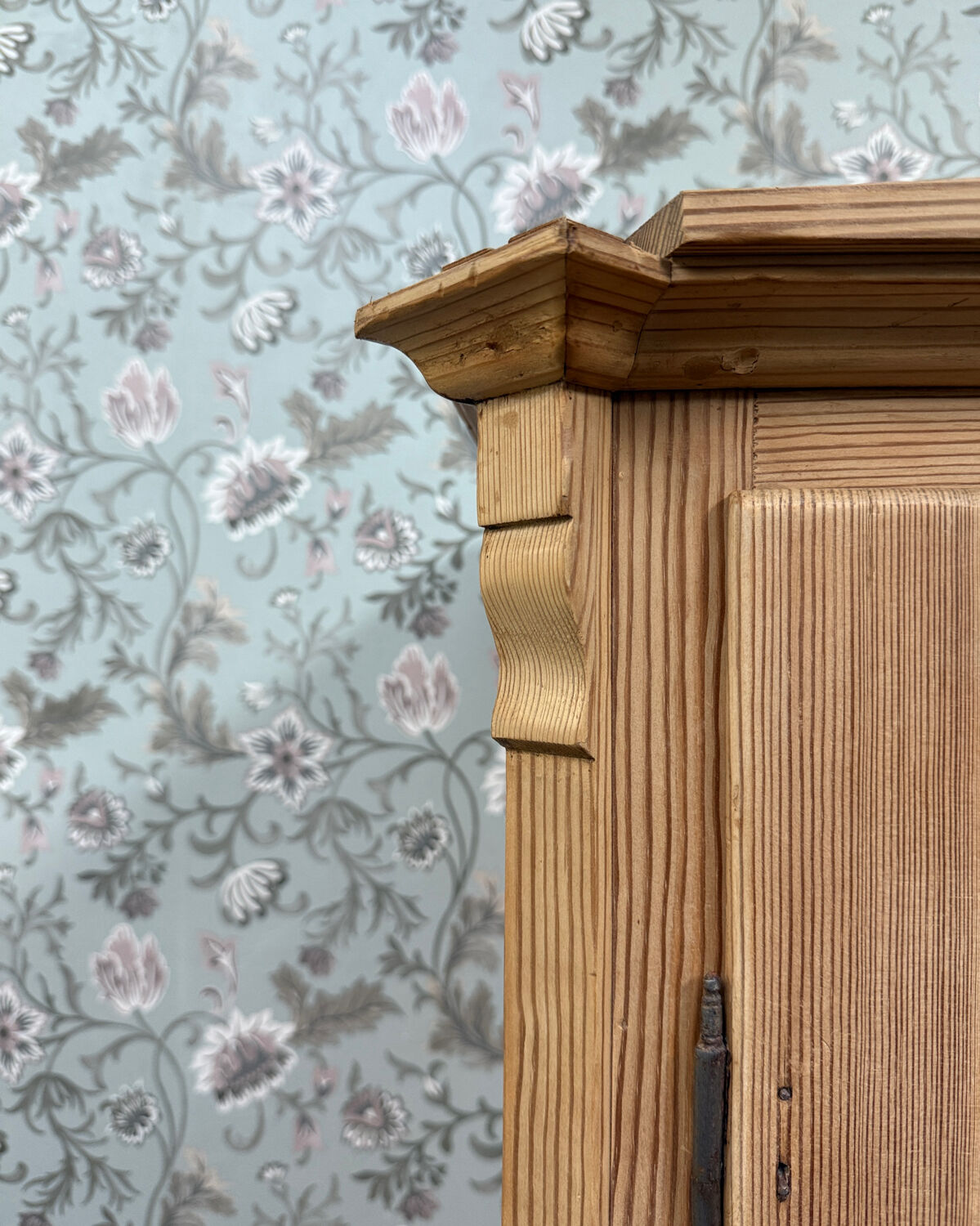 English four-door wardrobe (renovated)