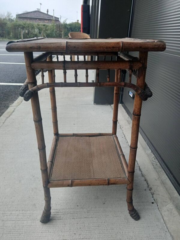 table d appoint en bambou brûlé et toile d'herbe