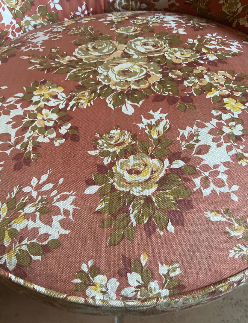 Vintage toad armchair with flowers
