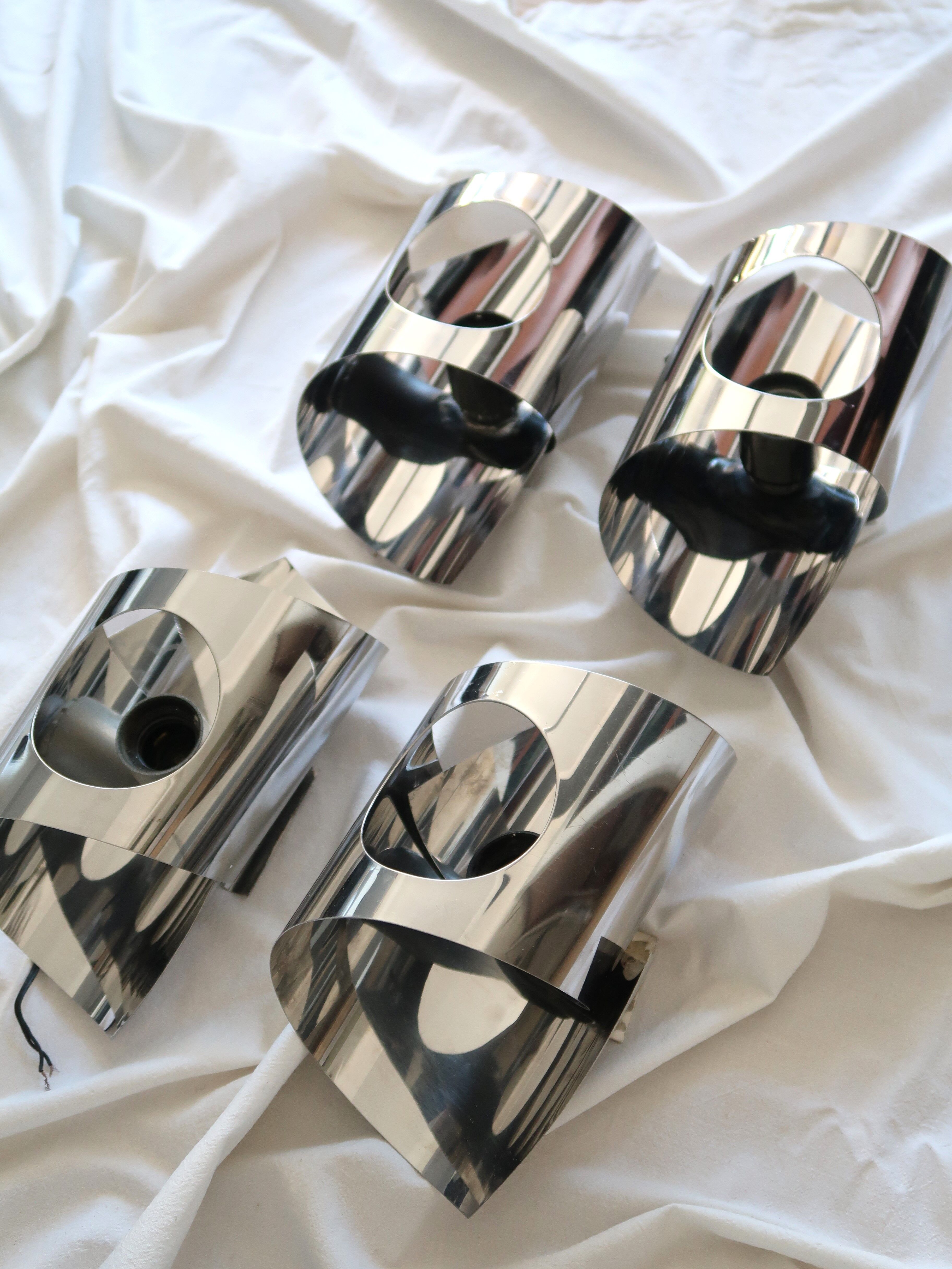 4 wall strips spage age