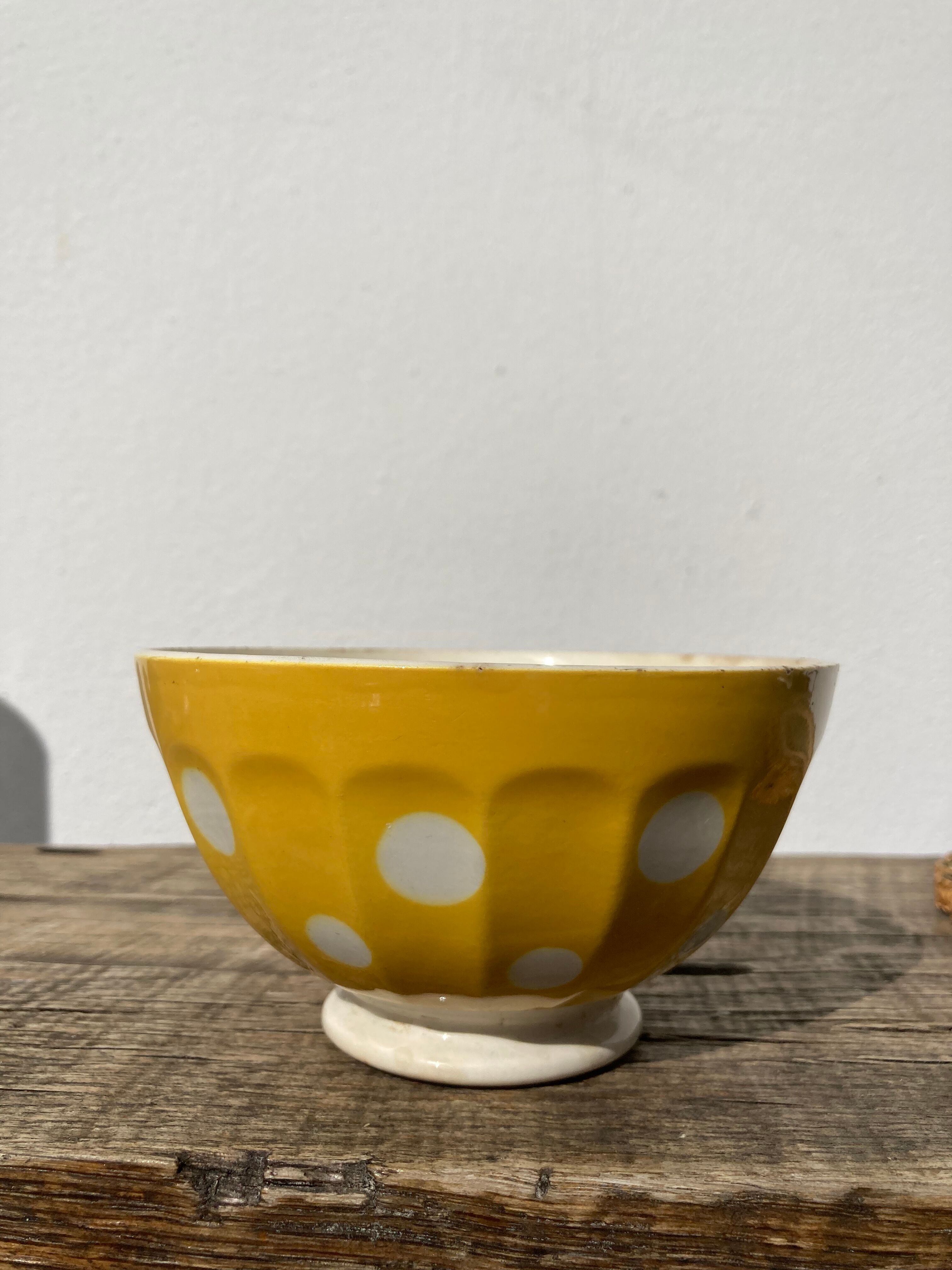 Old bowl Sarreguemines Digoin yellow with white polka dots, antique ceramics