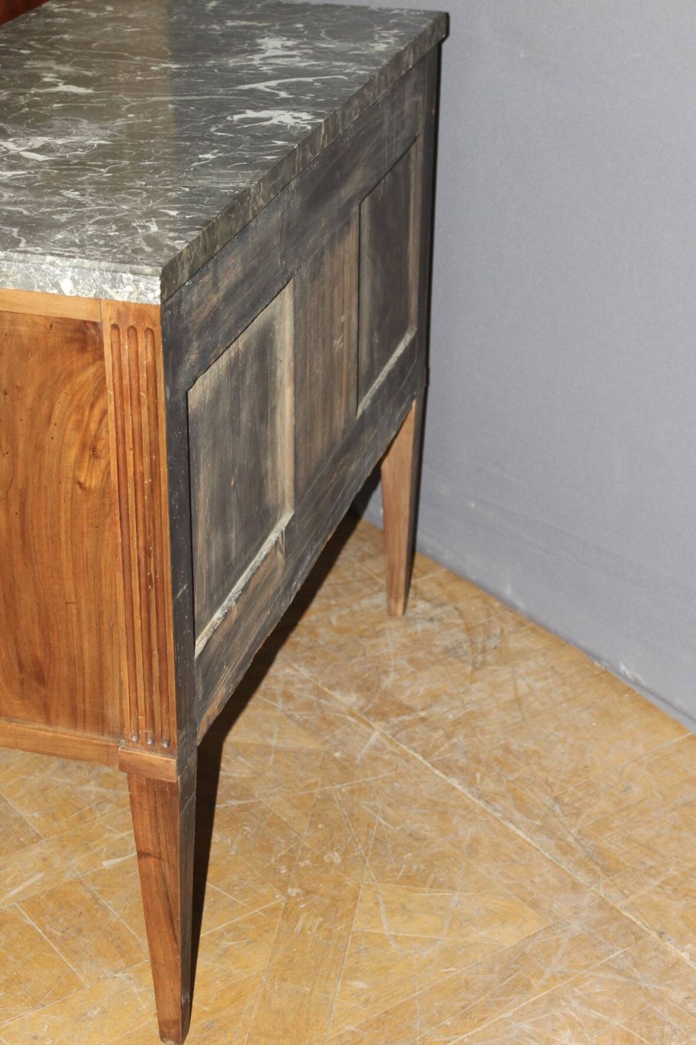 Commode Sauteuse Louis XVI en Noyer Fin XVIIIe