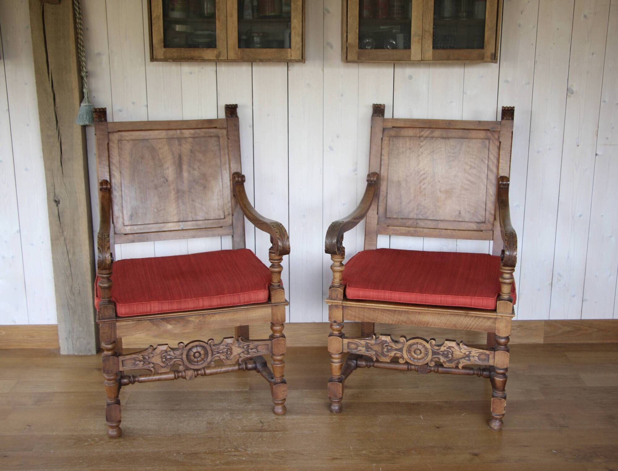 Pair of chairs in Spanish Renaissance style