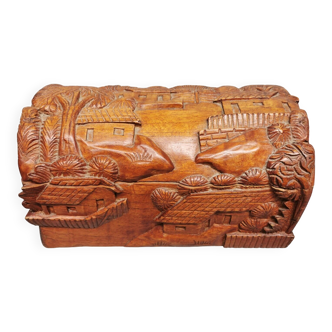 large box, carved wooden jewelry box. Motif village china asia ....