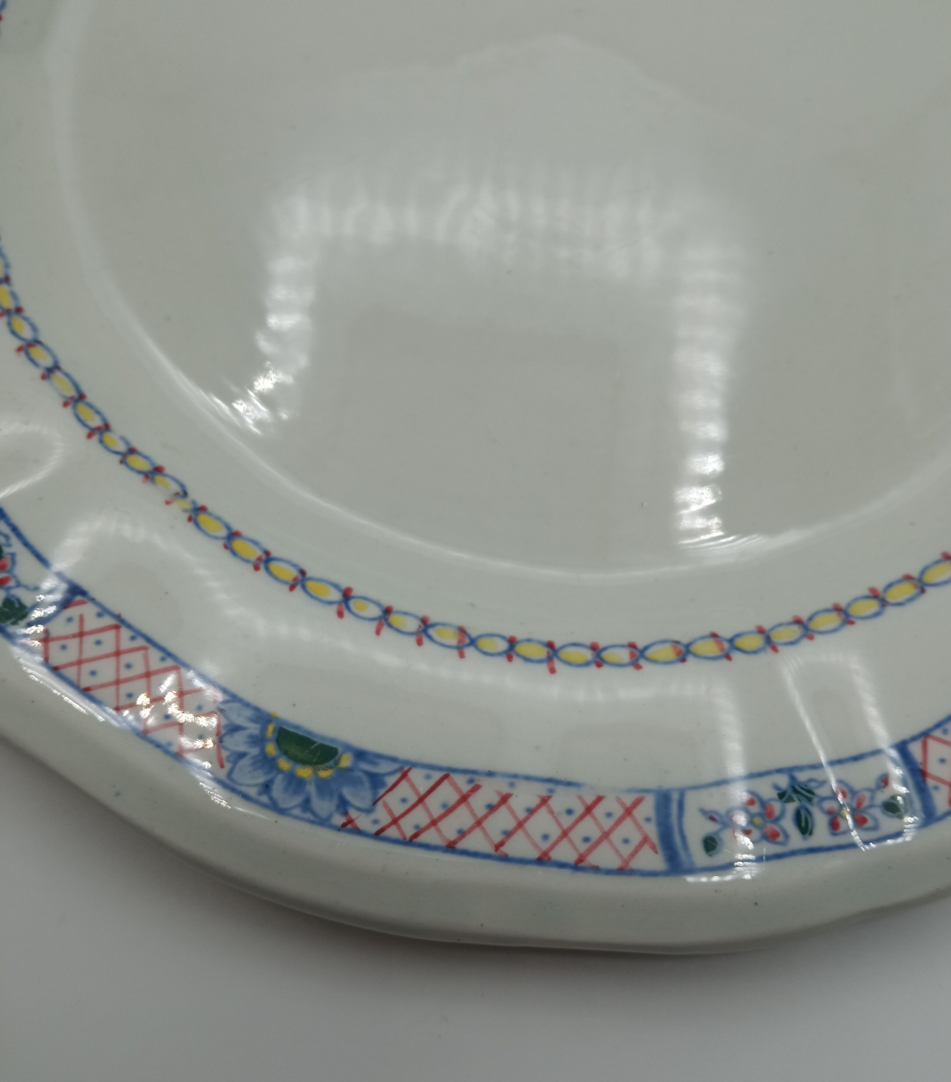 Gien's faience plates