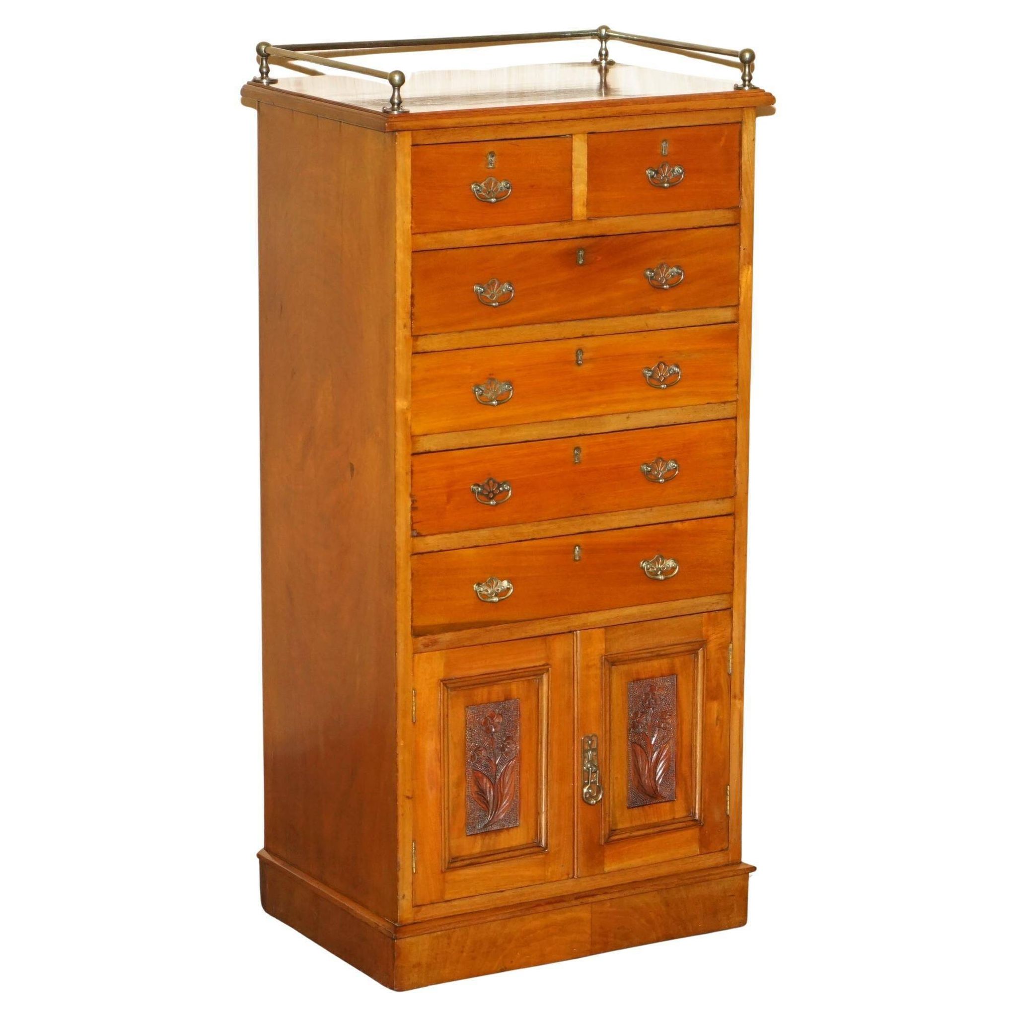 Commode haute victorienne en noyer avec galerie bronzée