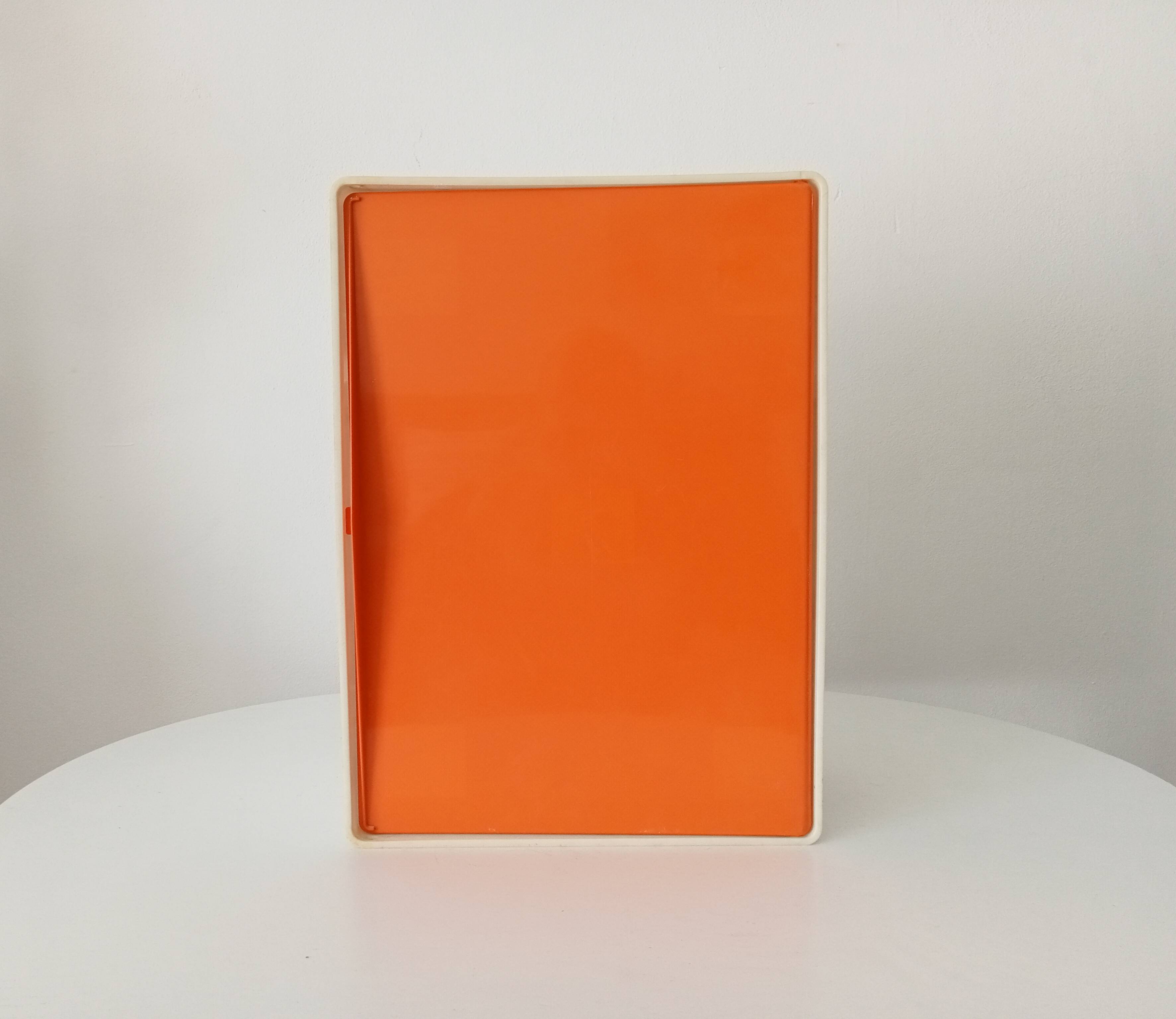 Vintage medicine cabinet in rigid plastic 70s