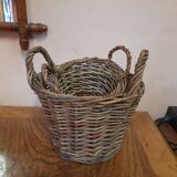 Lot of vintage wicker baskets
