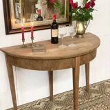 Round folding table in walnut