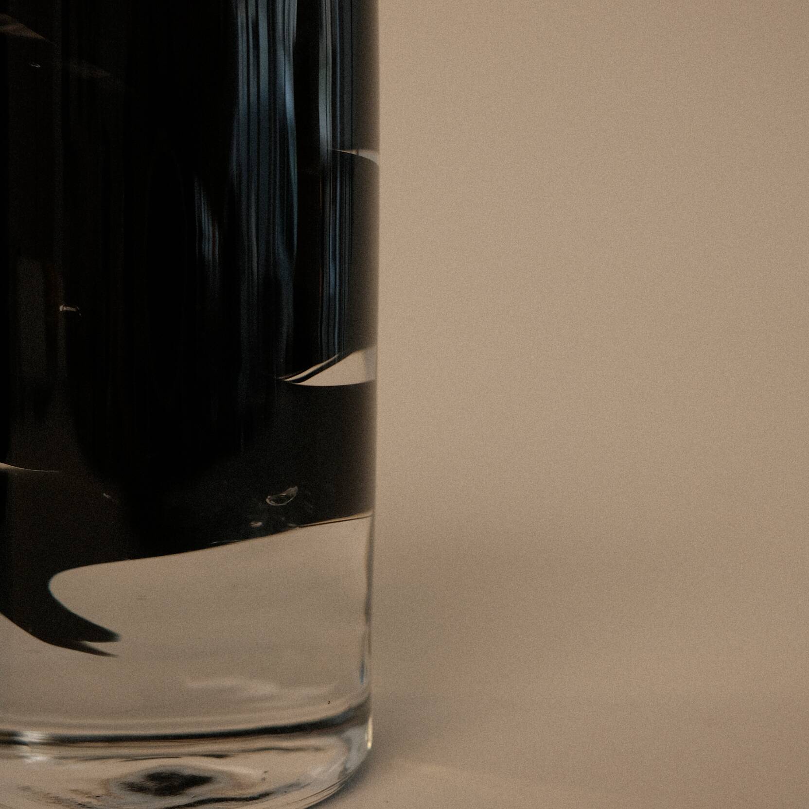 Paire de bougeoirs en verre