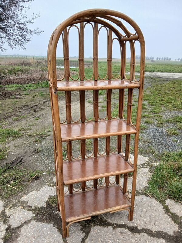 Etagère en rotin