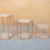 Série de 3 tables basses vintage en travertin et bois par les éditions Roche Bobois