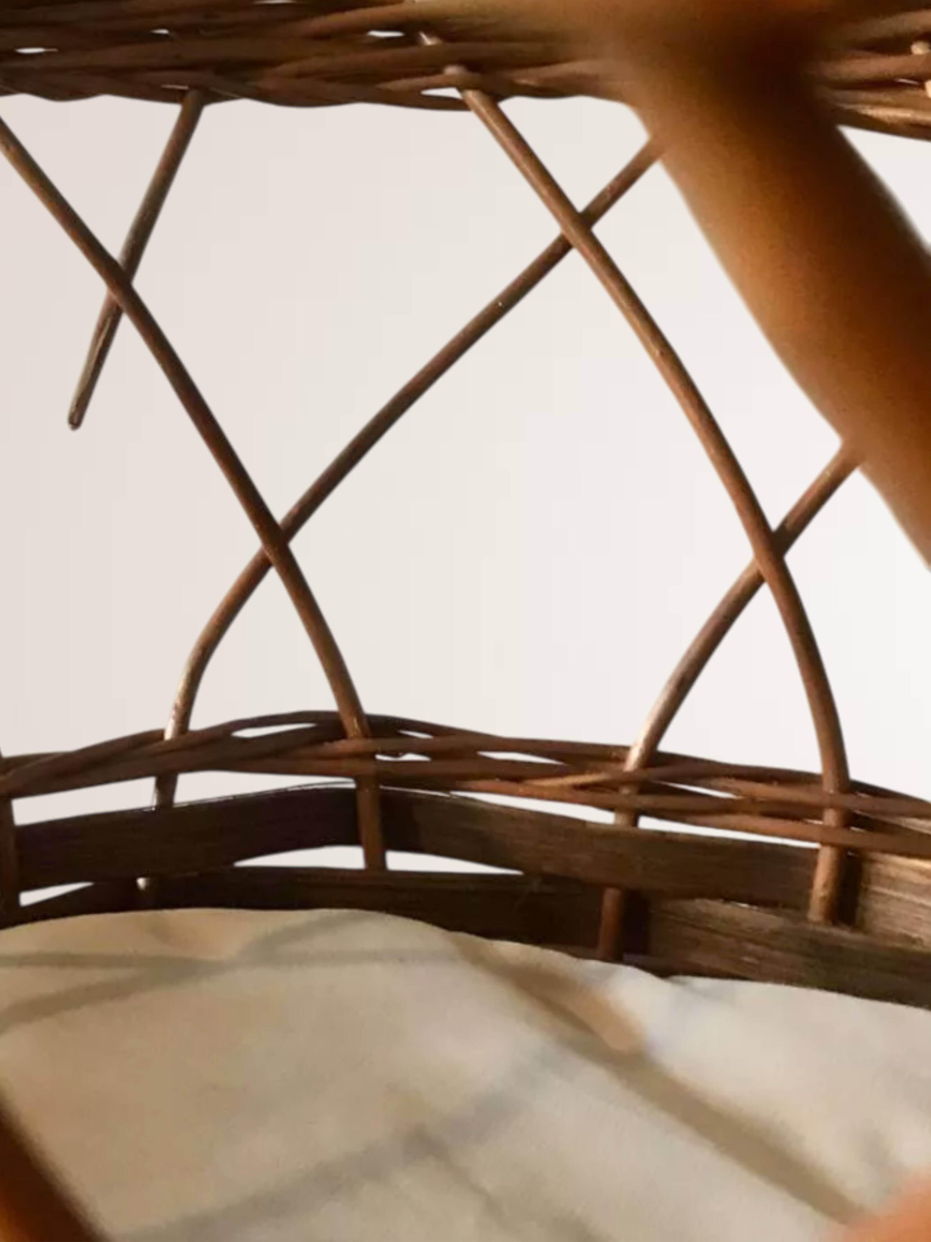 Woven wicker bassinet
