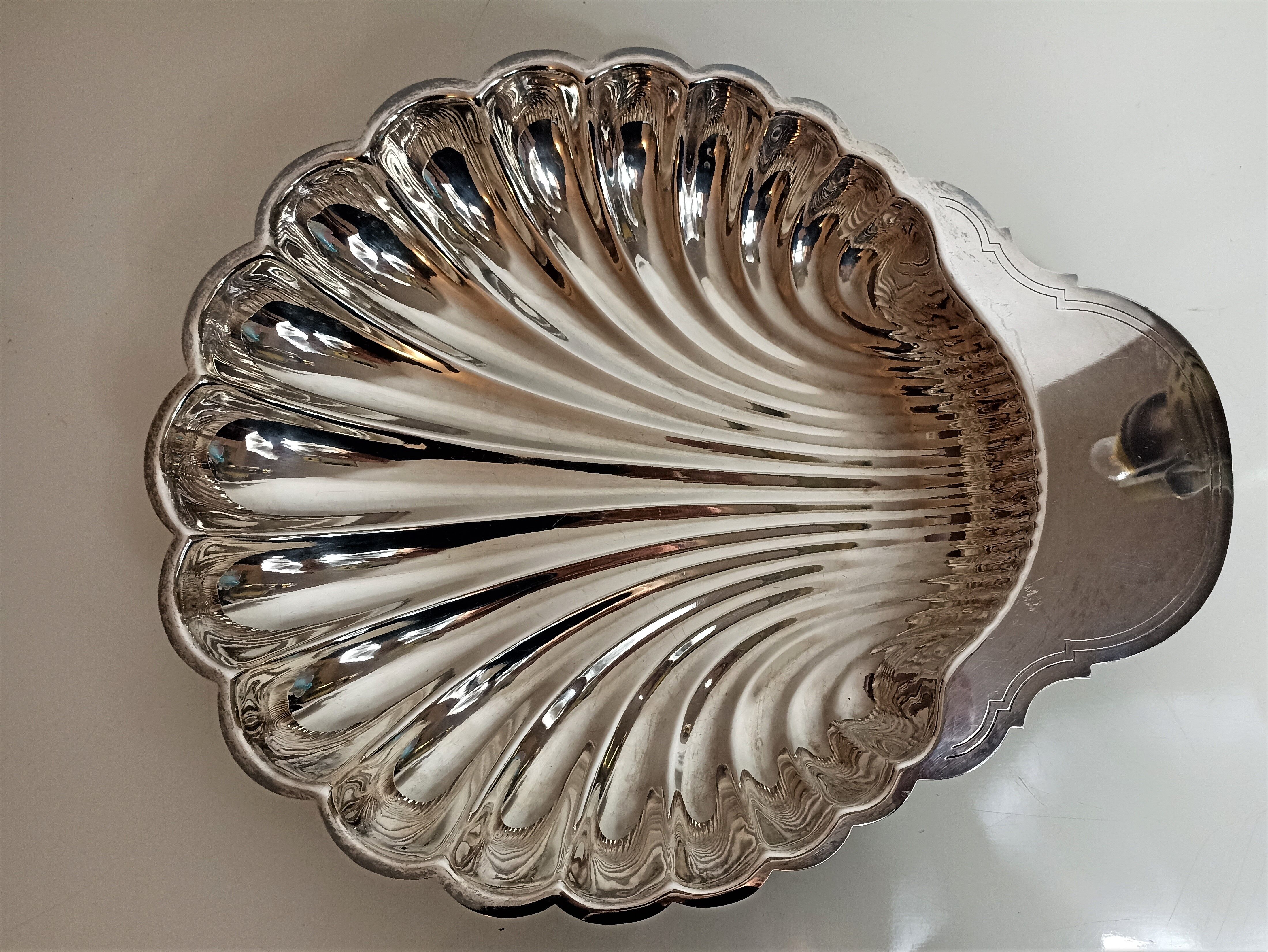 Flat shell Fleuron (Christofle) in silver metal