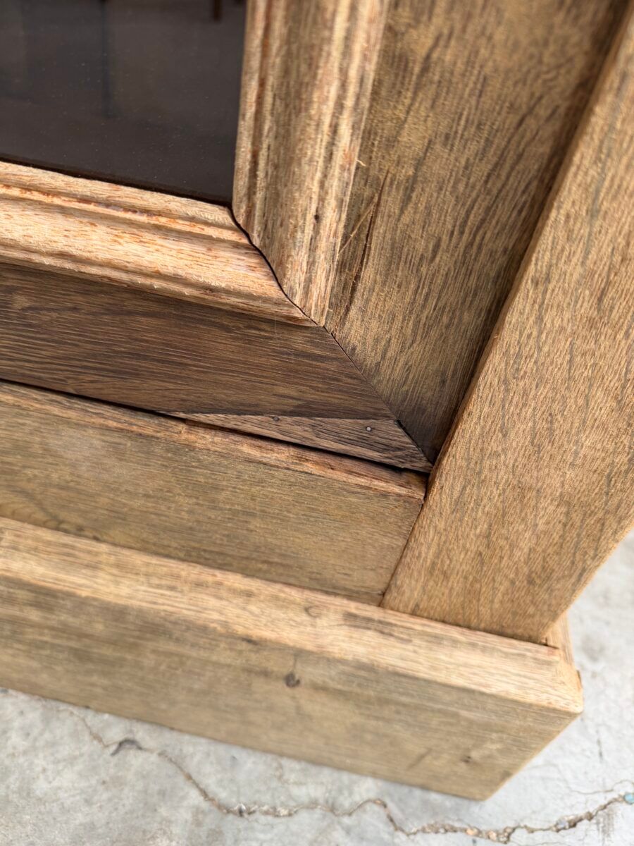 Showcase in oak from the late 19th century.