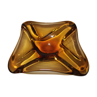 Empty puffed glass pocket