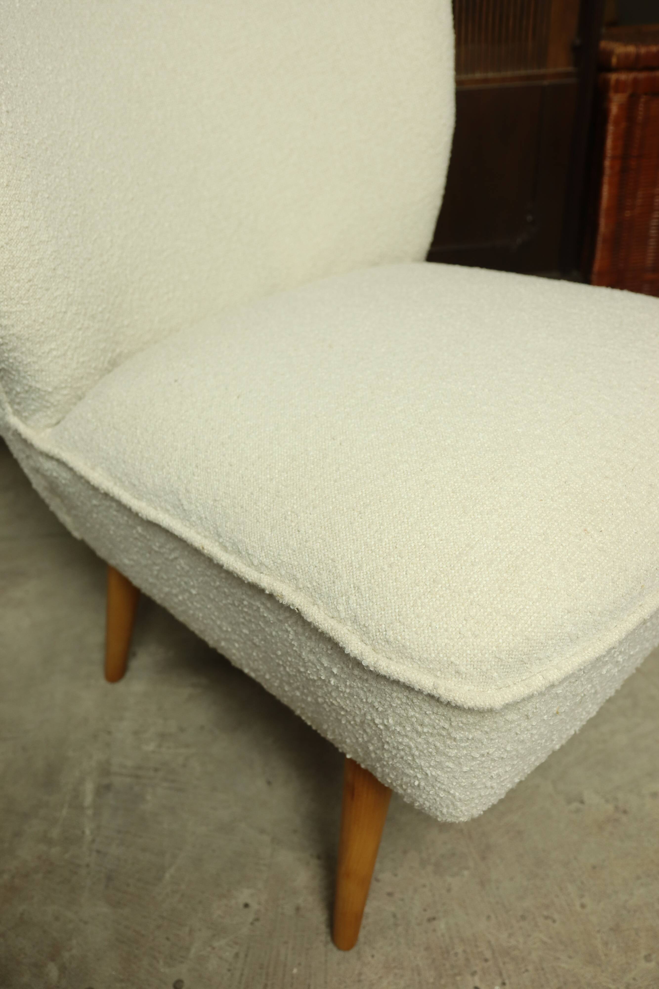 Fauteuil club vintage expo '58 tapisserie boucle blanche entièrement rénovée salon style art déco
