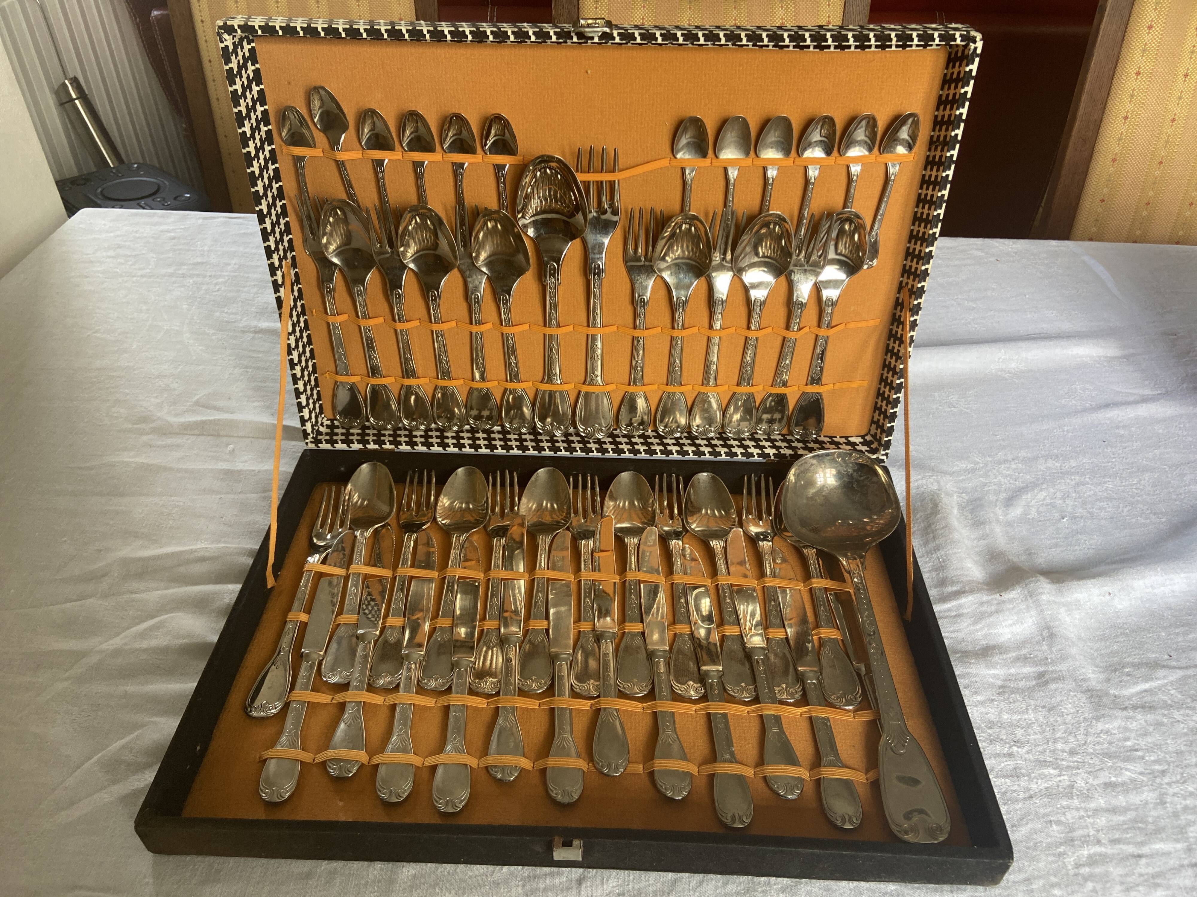 Stainless steel cutlery set