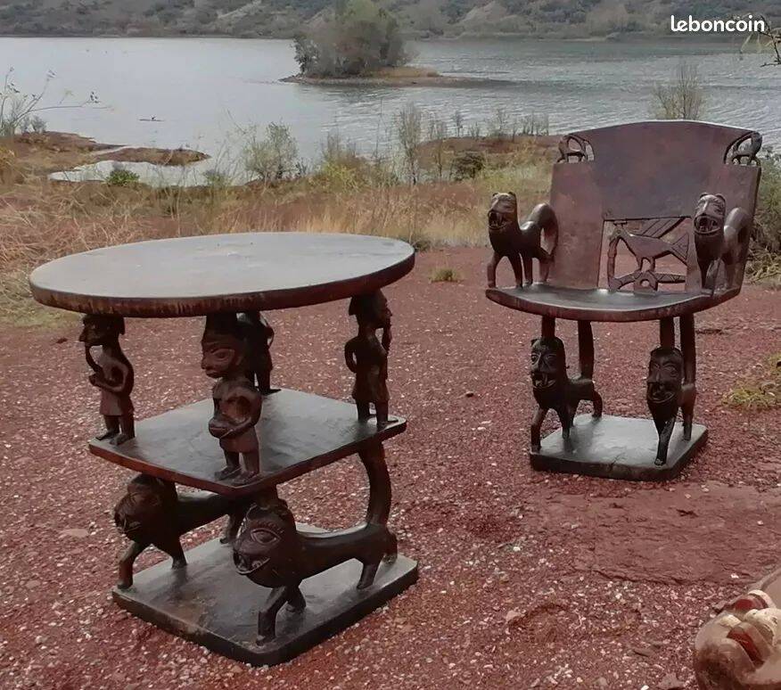 Chair and table of a dignitary in carved wood from Benin, 1950