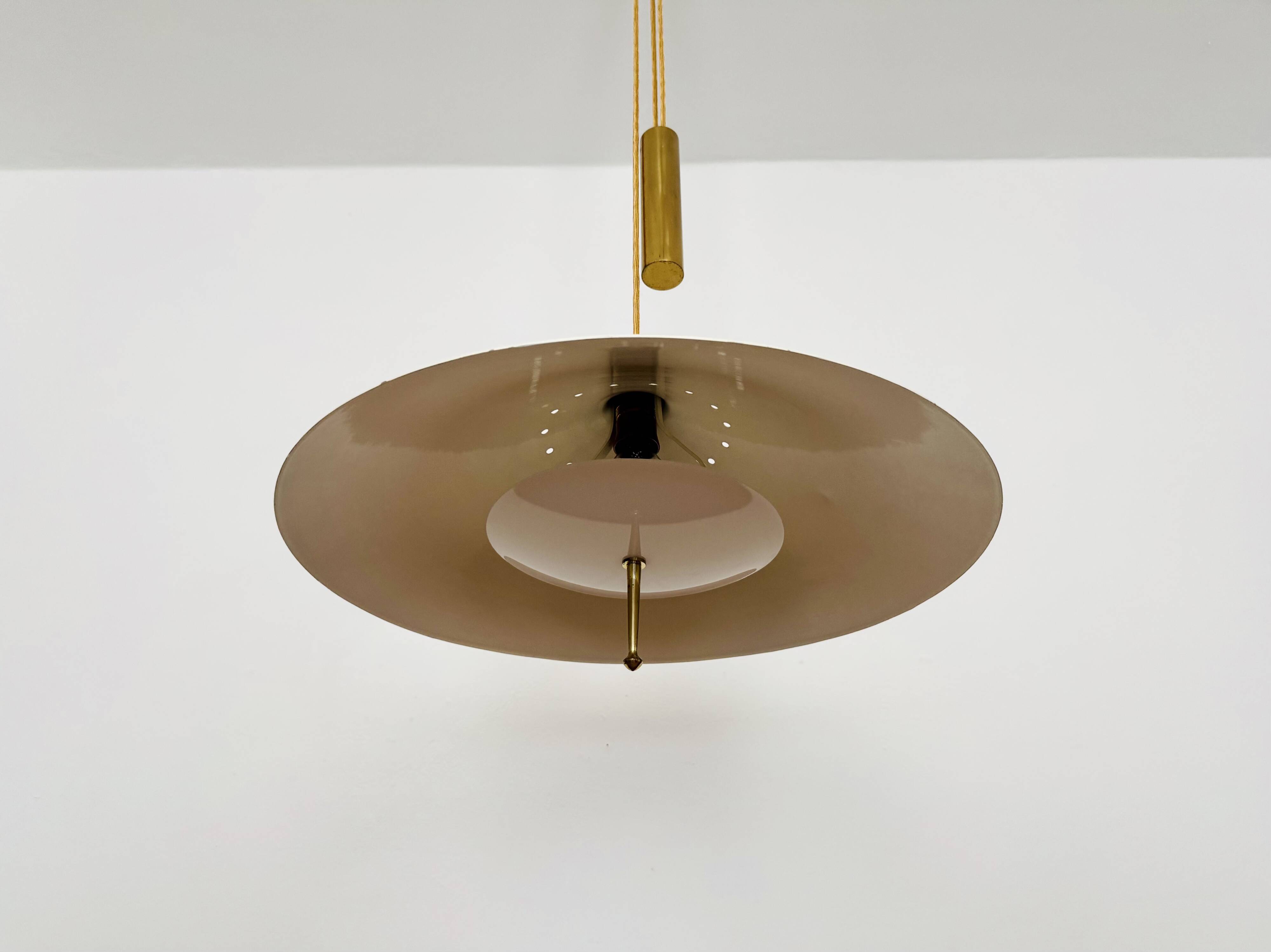 Suspension unique avec contrepoids par Vereinigte Werkstätten München