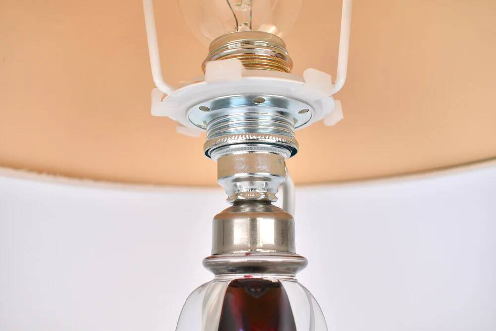 Lampe de table en verre rose Val St Lambert du milieu du siècle