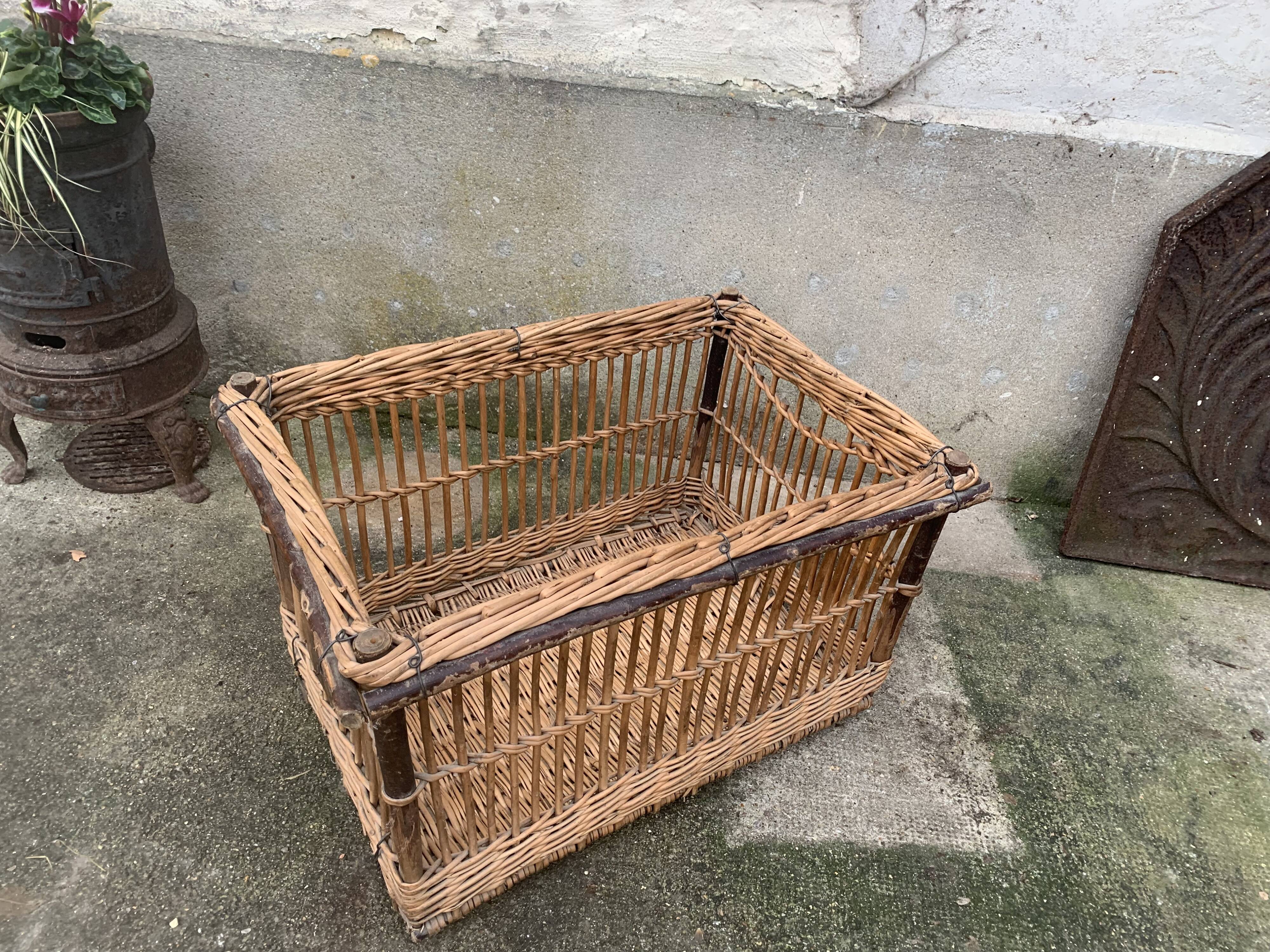 Large basket, rattan basket, old wicker linen basket