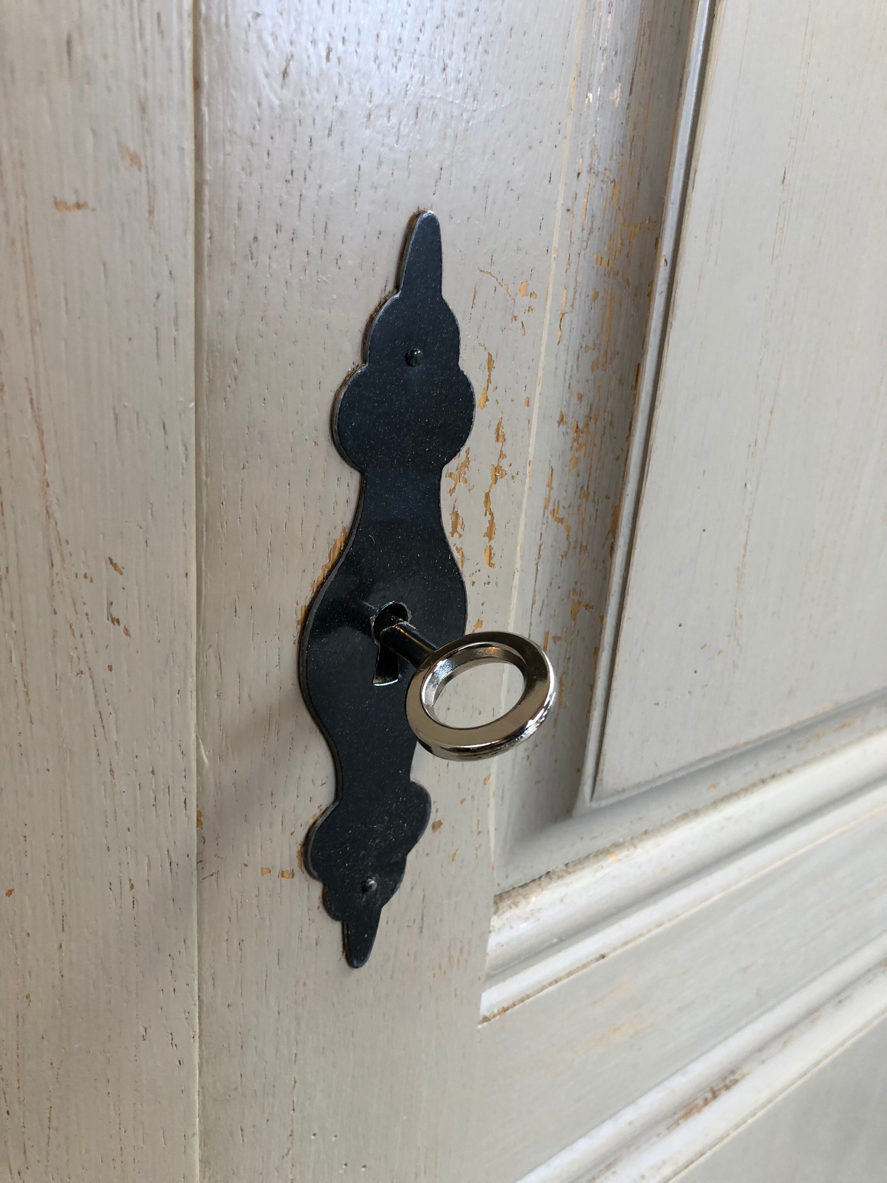 Wardrobe / hosiery maker