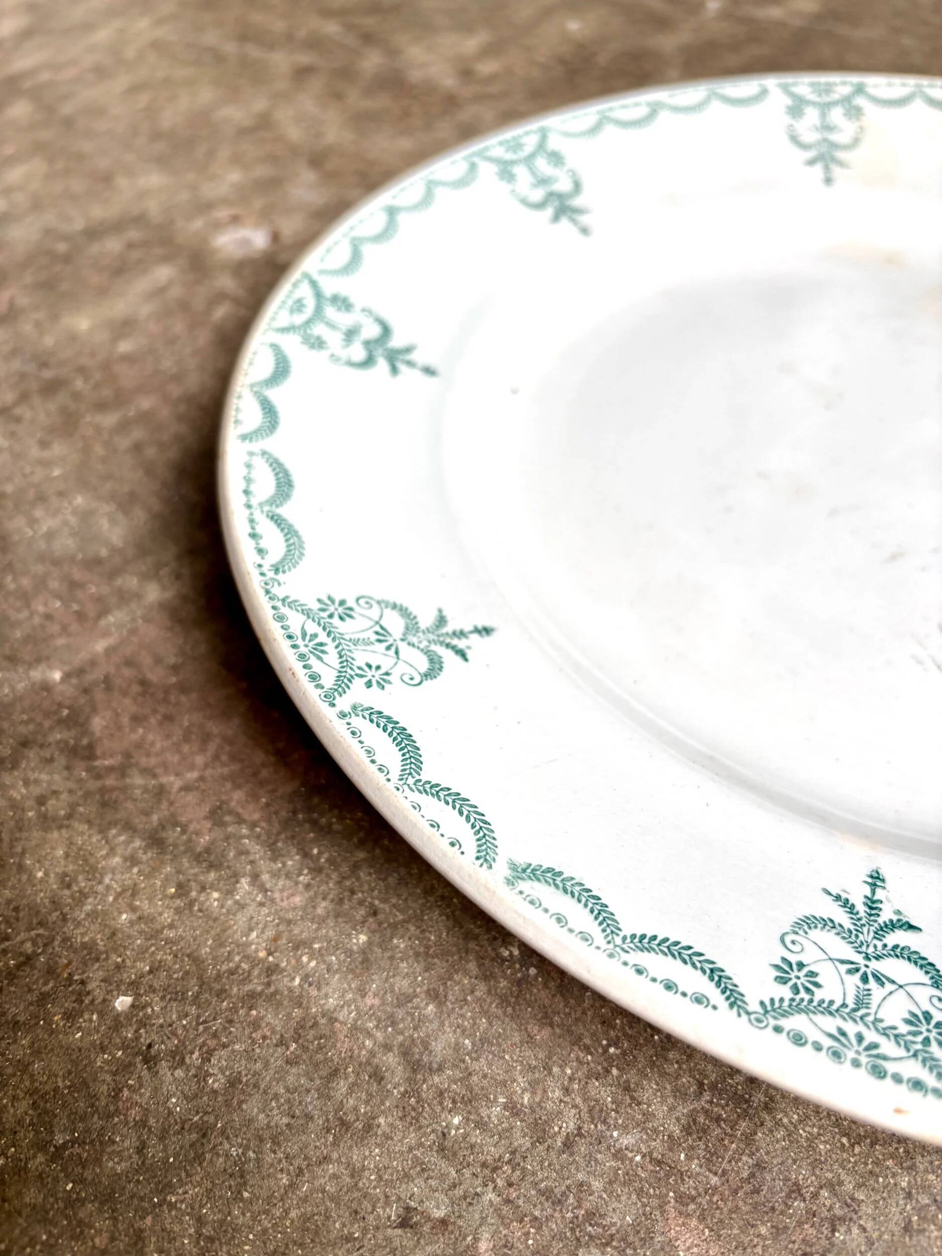 Round dish Moulin des Loups & Hamage in green ironstone