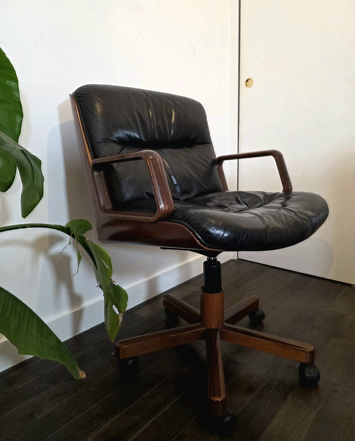 Kiruna executive chair by Luigi Vaghi (1975) – Black leather and tec