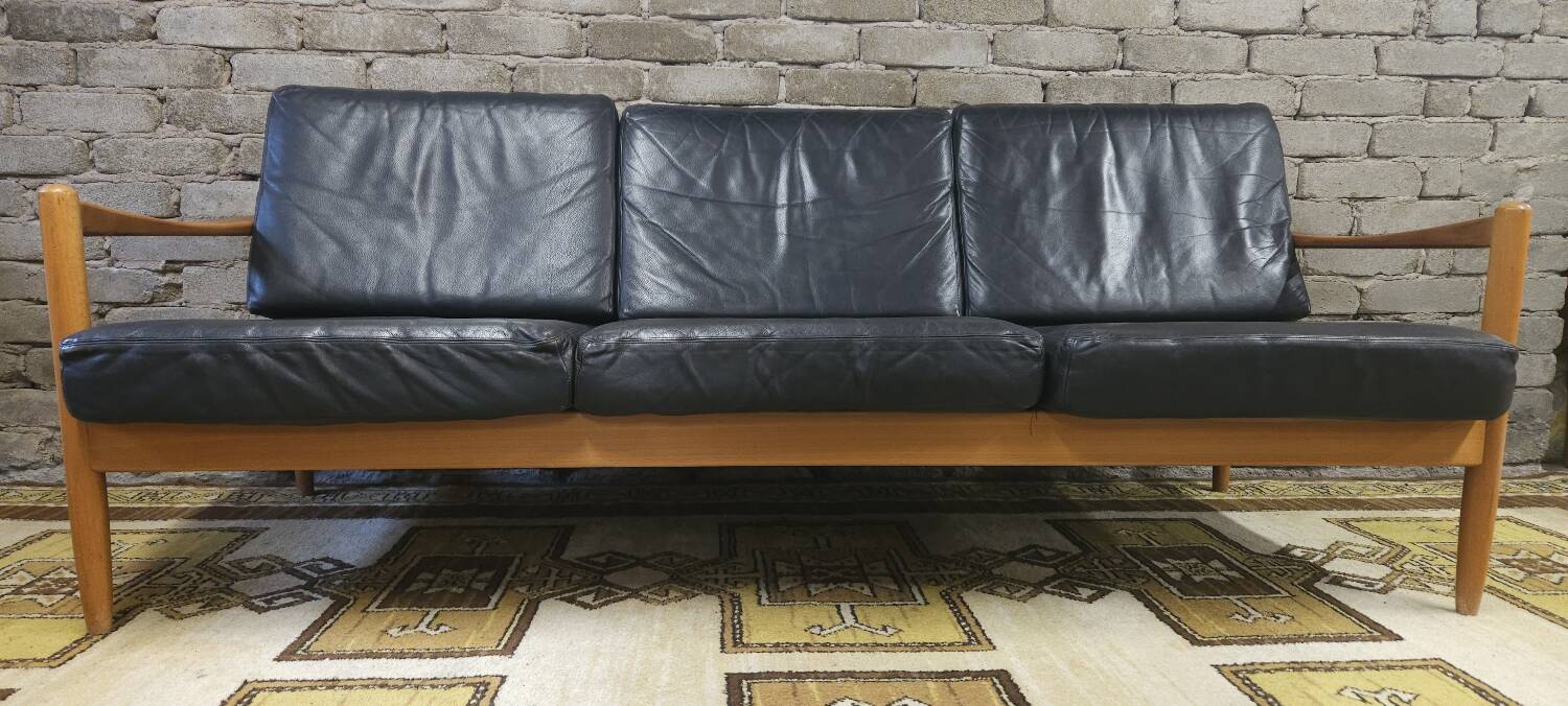 Scandinavian 3-seater black leather sofa from the 1970s