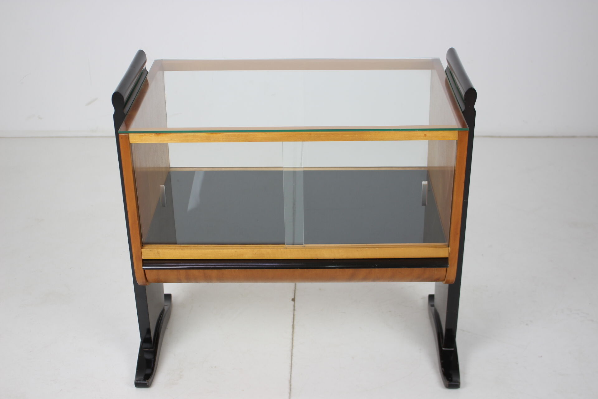 Art deco bar designed by Jindřich Halabala, 1930