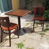 Bistro table and its two chairs