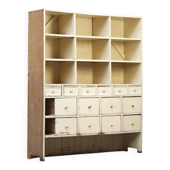 Armoire peinte de style maison de campagne