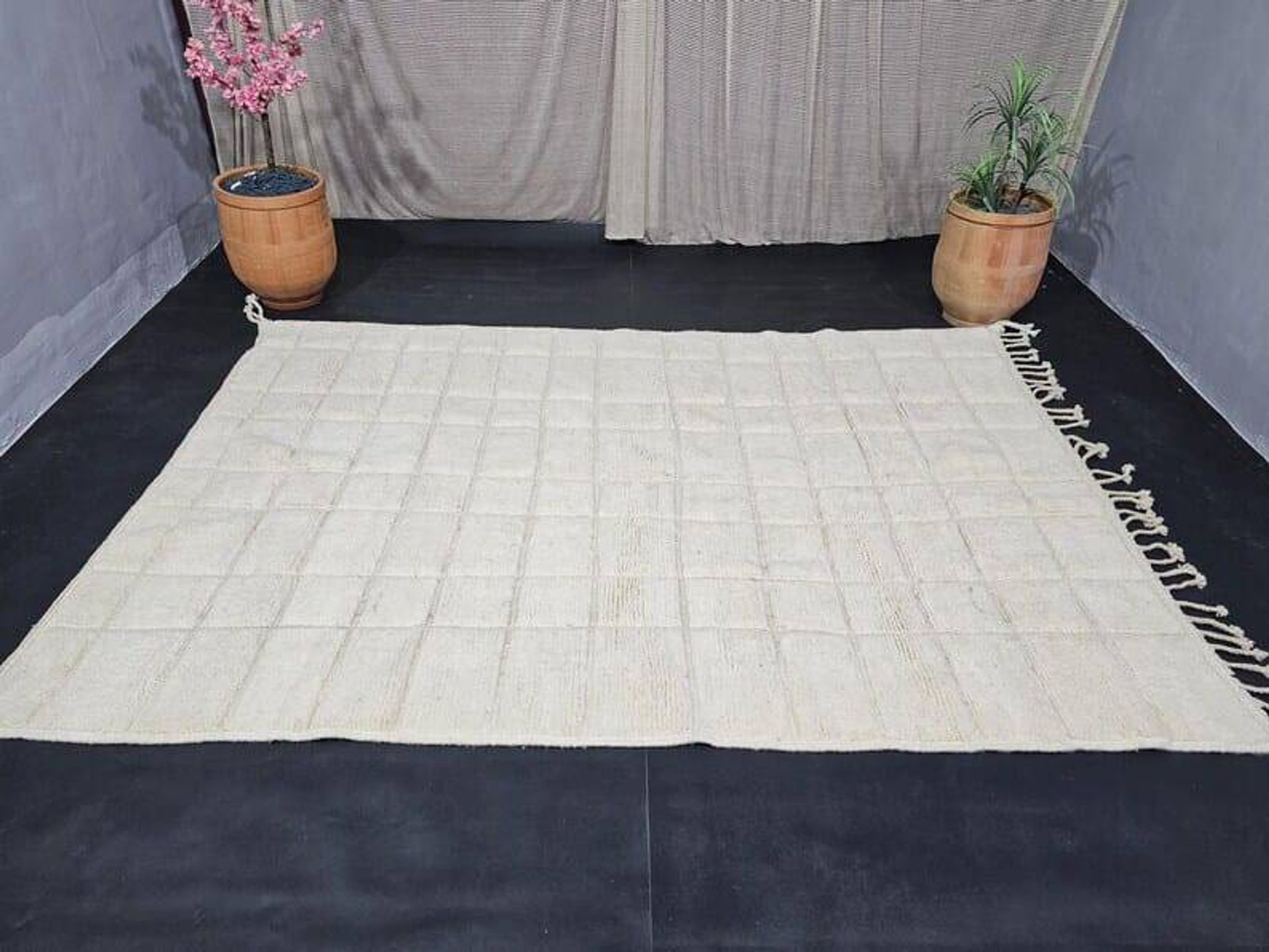 Handmade pure wool rug, size 1.5/2.5 m.