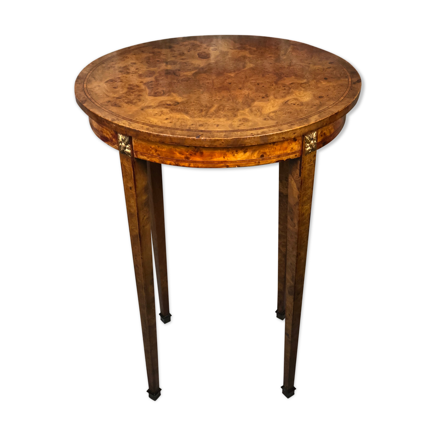 Louis XVI-style oval healing in elm magnifying glass veneer and bronze ornament