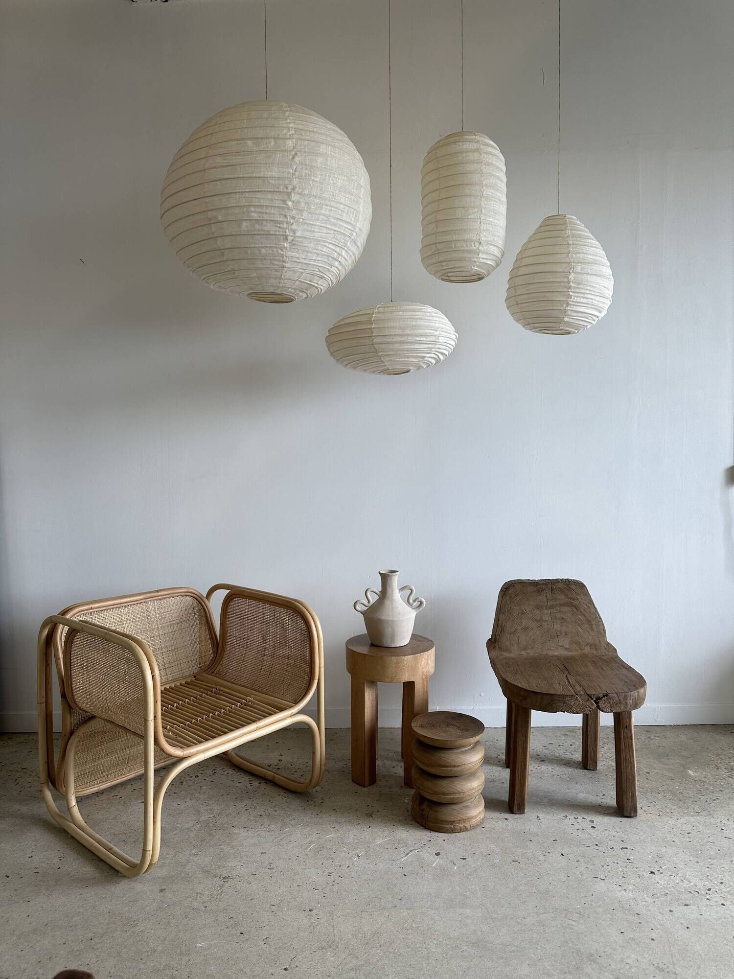 Average suspension in rattan and natural linen, Japanese-style, oval and flattened, H30 D4.