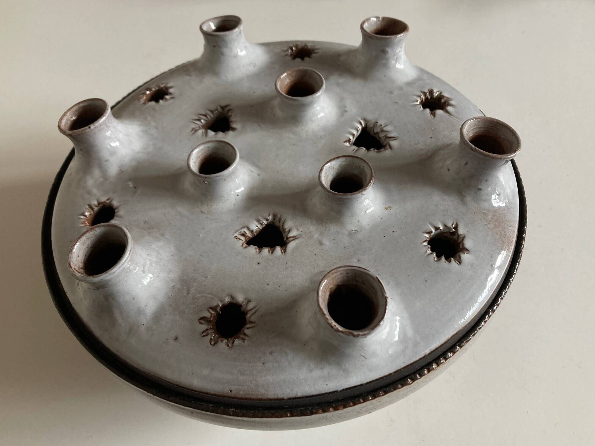 Ceramic pique flowers by Jeanne and Norbert Pierlot 1970 Château de Ratilly