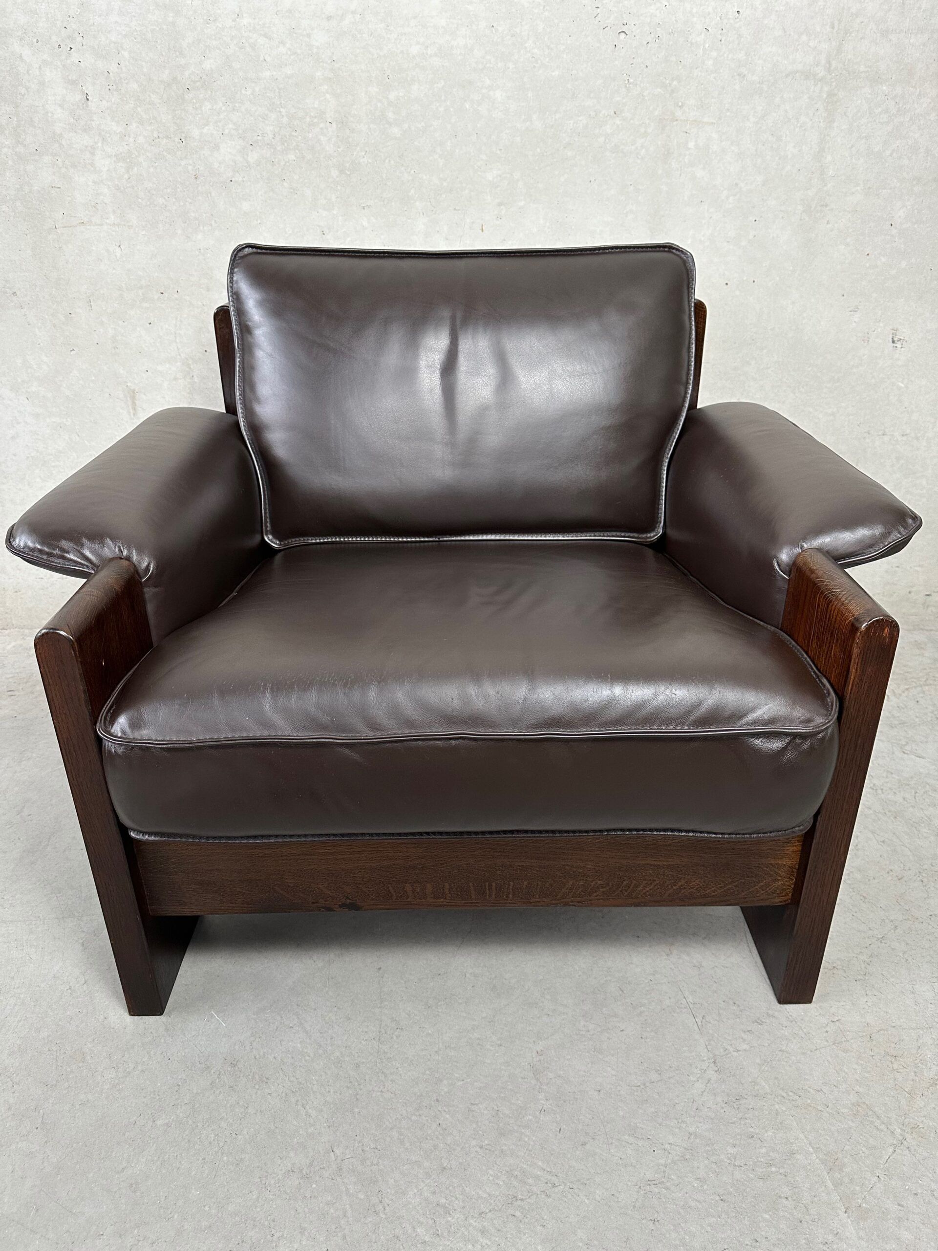 Vintage Leolux brown leather/oak lounge chair and ottoman by Harry de Groot – 1970
