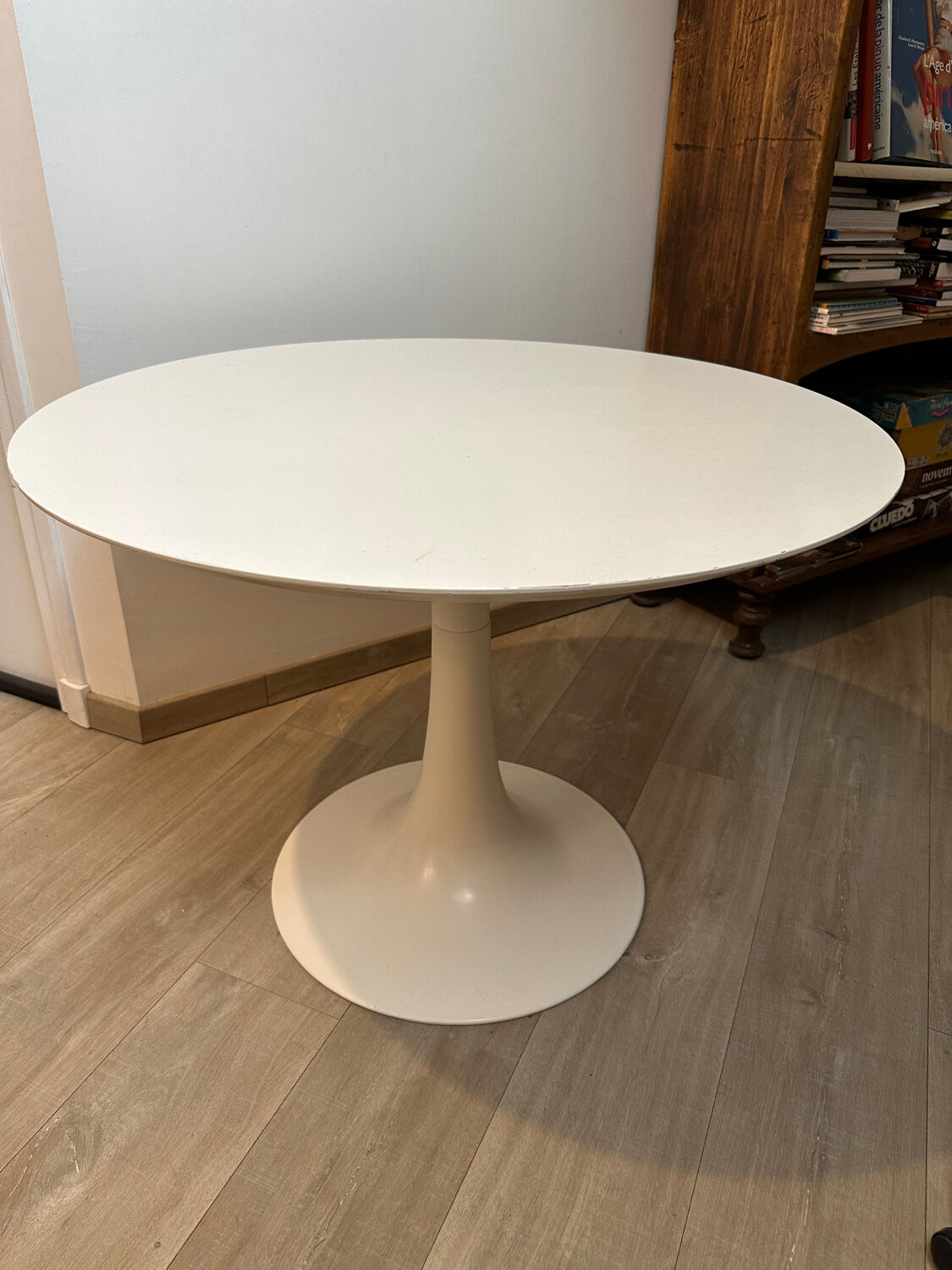 Table basse pied tulipe vintage