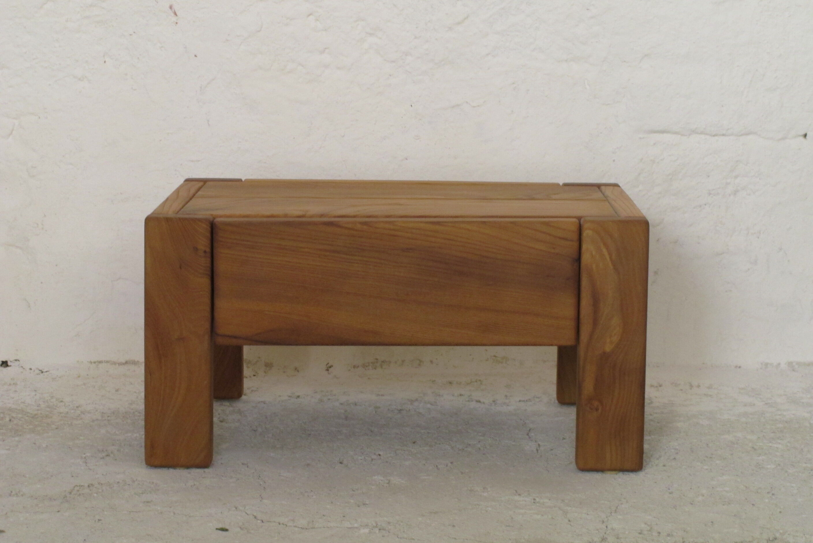 Paire de tables d'appoint, maison Regain 1970, orme huilé