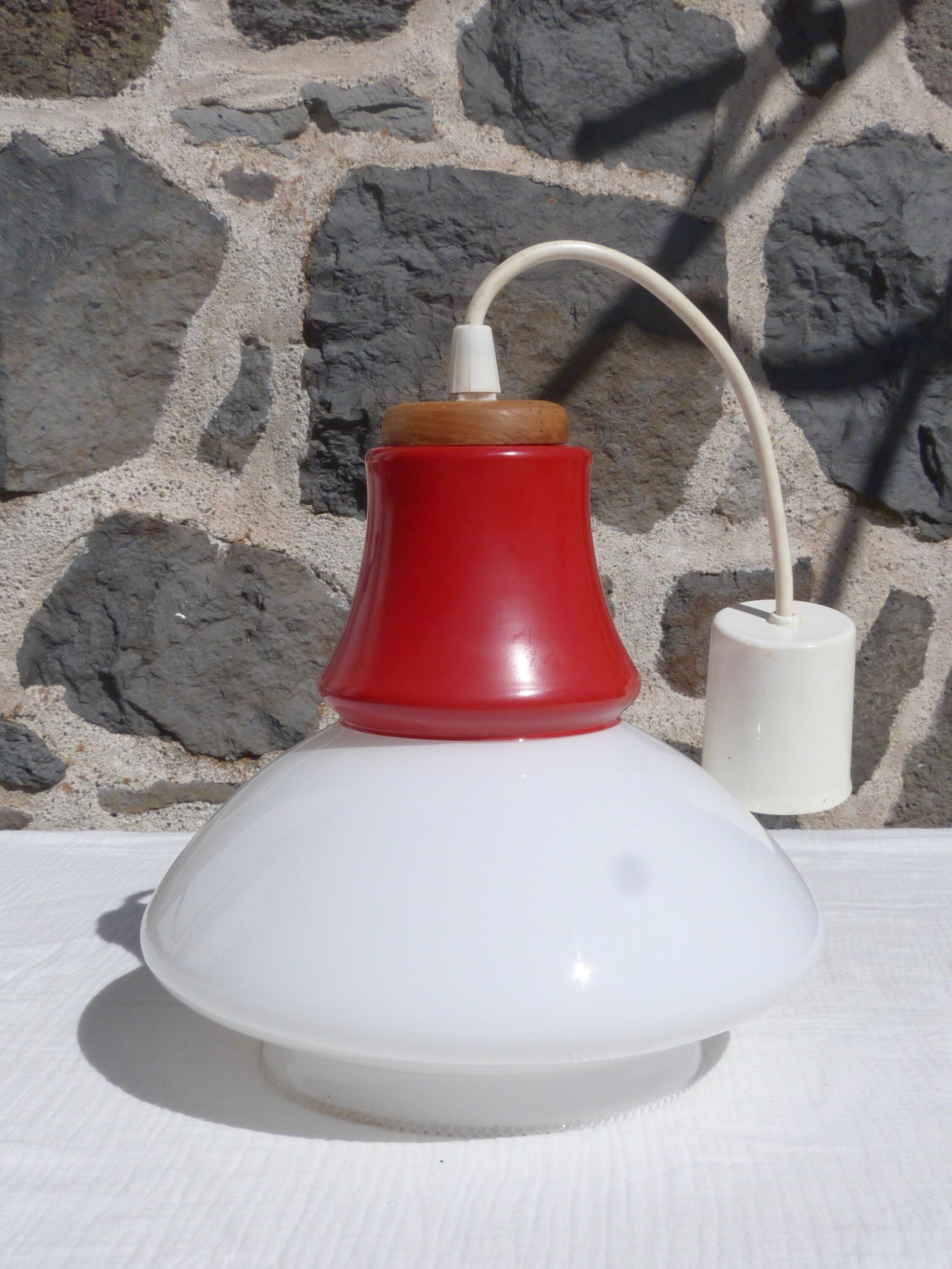 Suspension in opaline and wood