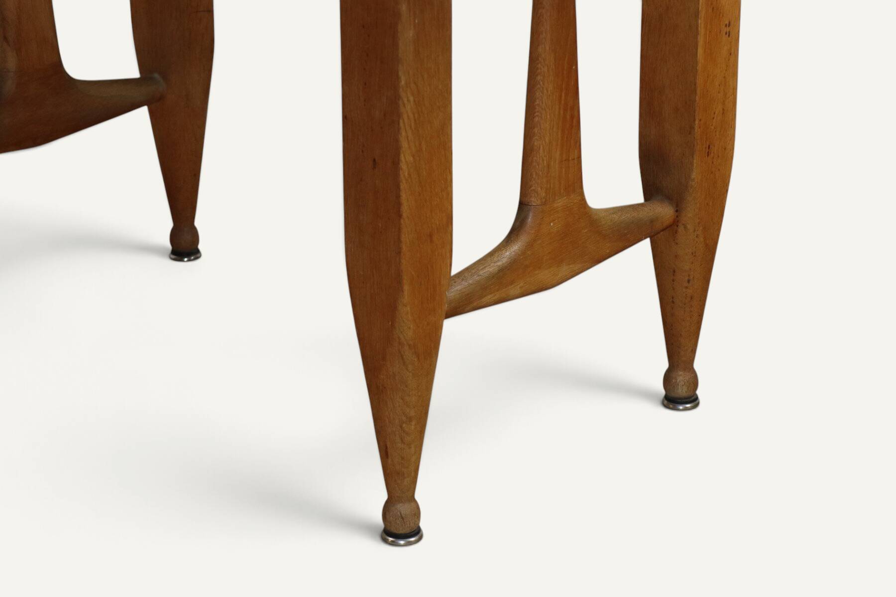 Extendable dining table in oak by Guillerme and Chambron - 1960s