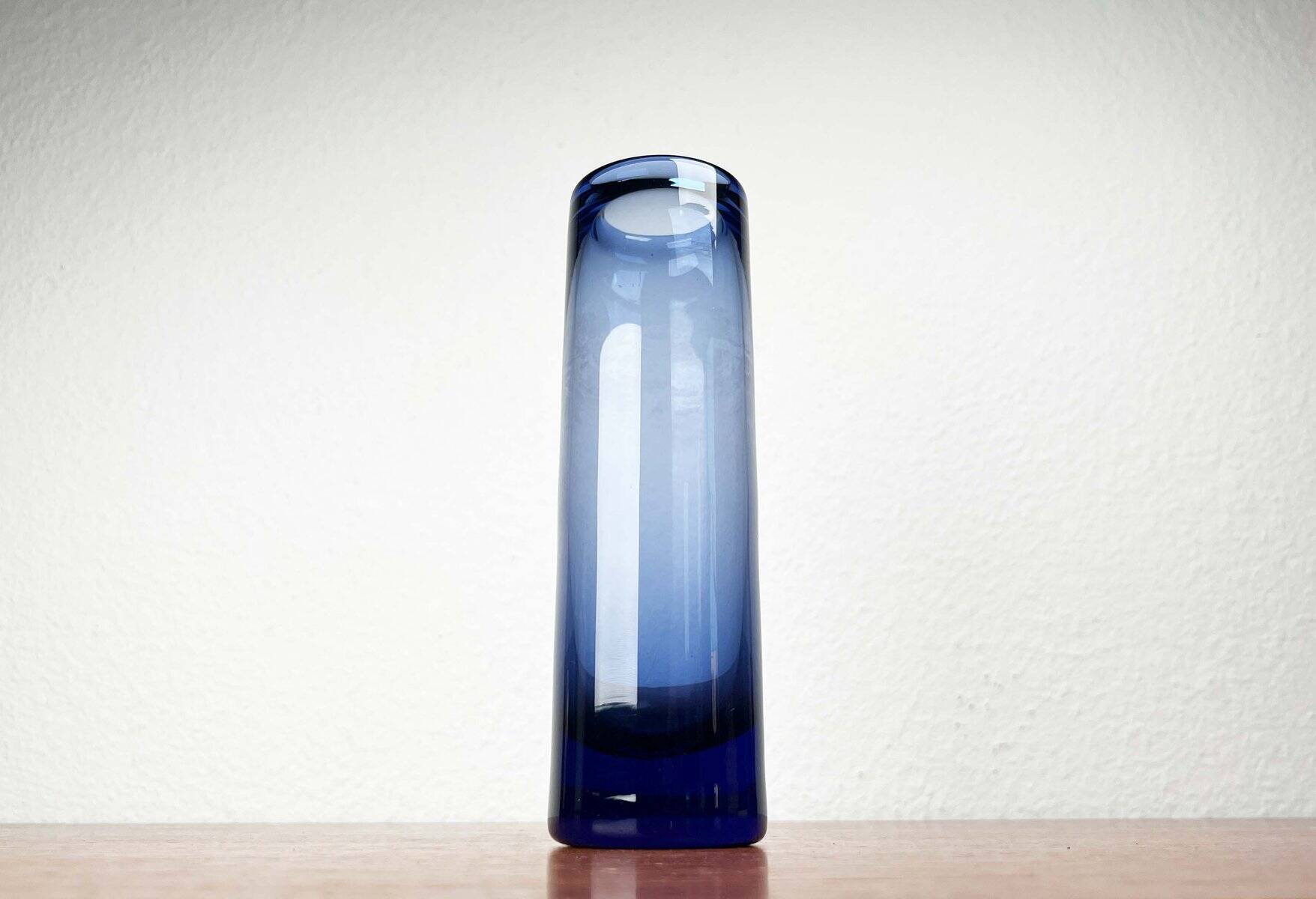 Blue glass vase from the Danish Mid-Century Modern Labrador series by Per Lütken for Holmegaard, 1950s.