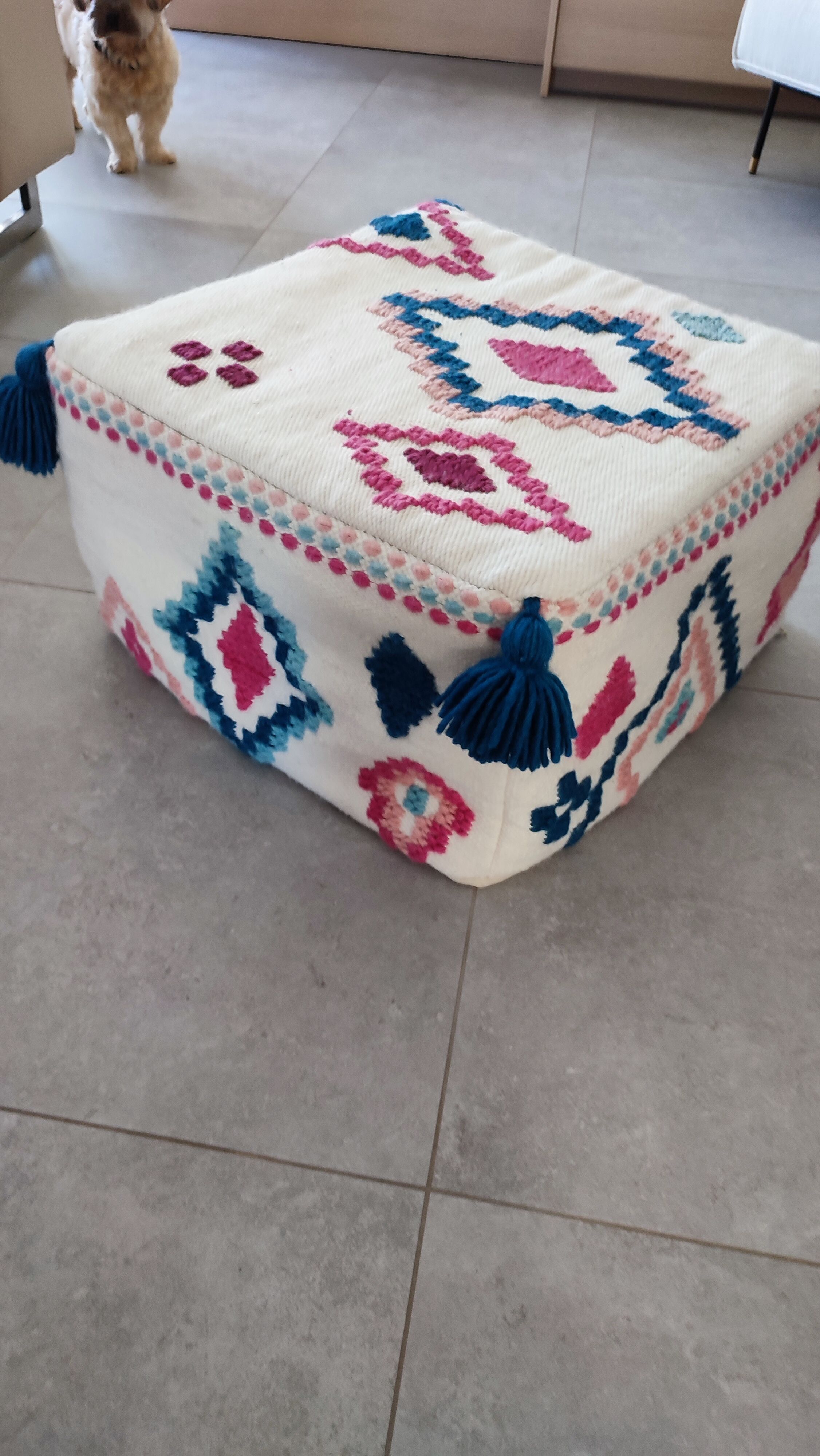 Large wool pouf