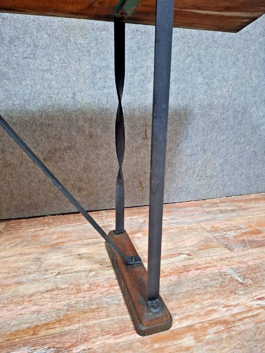 console / table de style industriel, pleine de caractère.